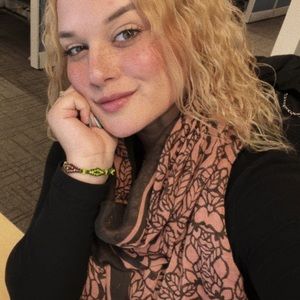 Meet your Posher, Daniela